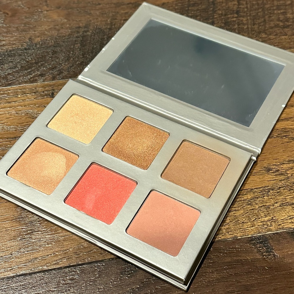 Iconic London blaze chaser face palette